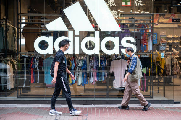 Adidas uvedl na trh boty, které překonaly maratonský rekord. Stojí 13 tisíc