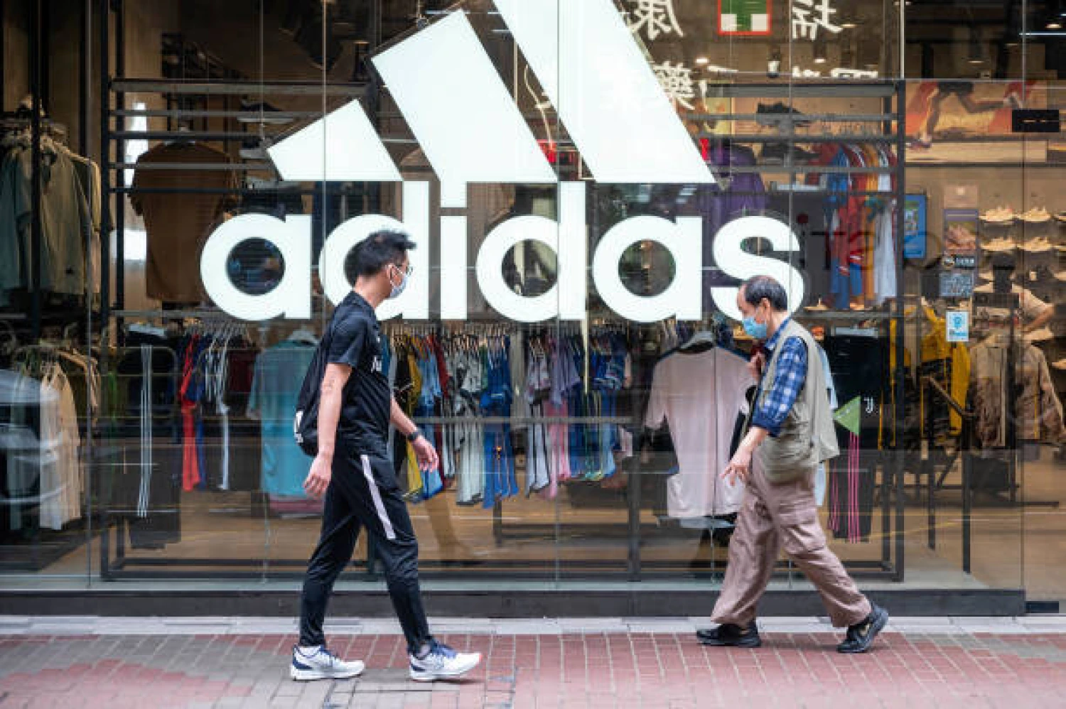 Adidas hlásí první ztrátu za 30 let. Může za to značka Yeezy