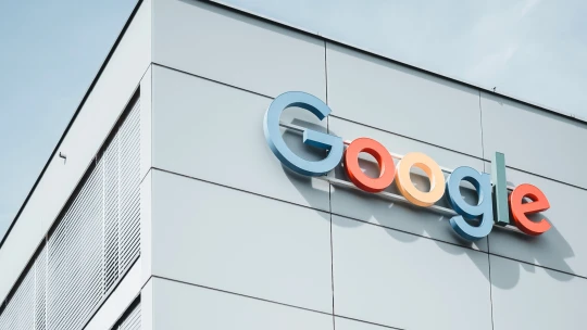 Rekordní pokuta pro Google. Firma musí zaplatit 2,42 miliardy eur, potvrdil Soudní dvůr EU