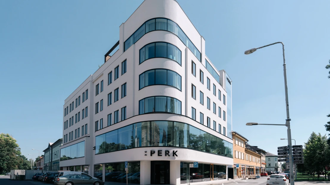 Vesmírná loď na náměstí. V Šumperku otevřel designový hotel Perk