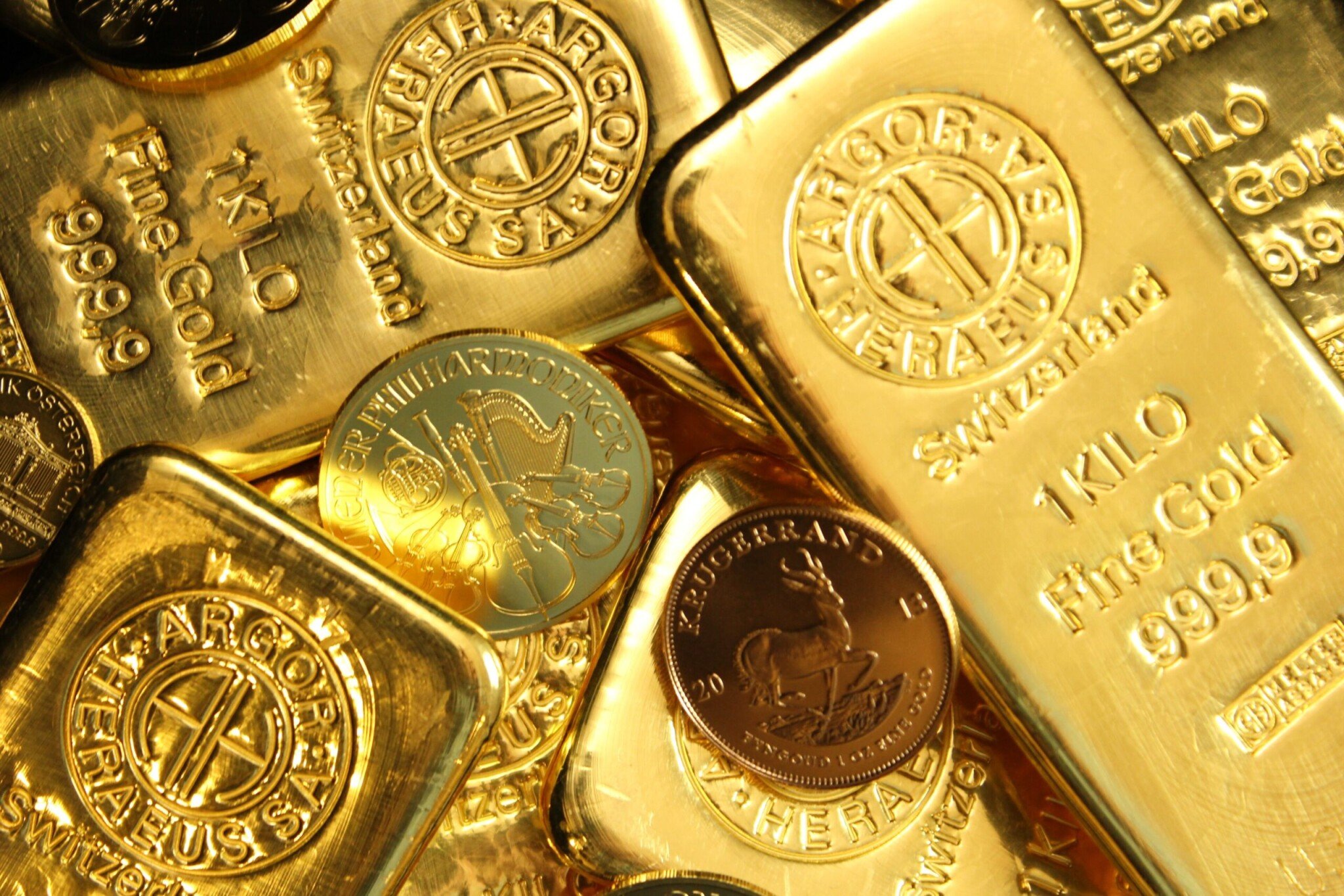 Cena zlata je na rekordu. K růstu přispívá plánované snížení úrokových sazeb