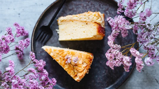 Kouzlo fika. Podlehněte mu se švédským koláčem s&nbsp;mandlovým karamelem