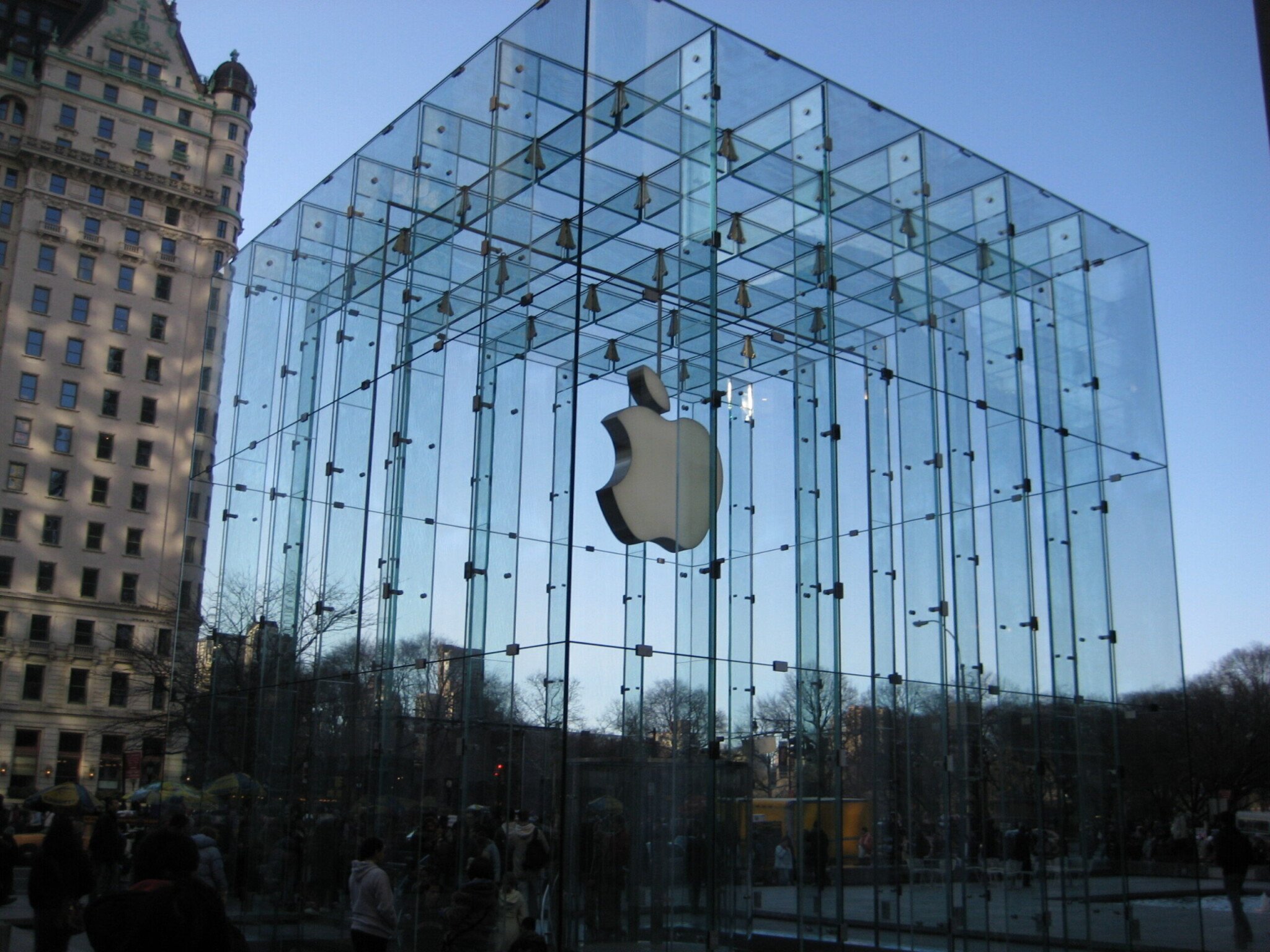 Apple se vrátil na pozici nejhodnotnější firmy na světě. Sesadil Microsoft