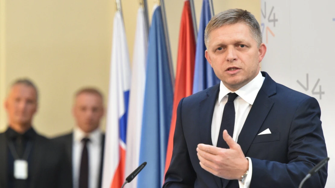 Slovenský premiér Robert Fico byl postřelen. Podle úřadu vlády je v ohrožení života