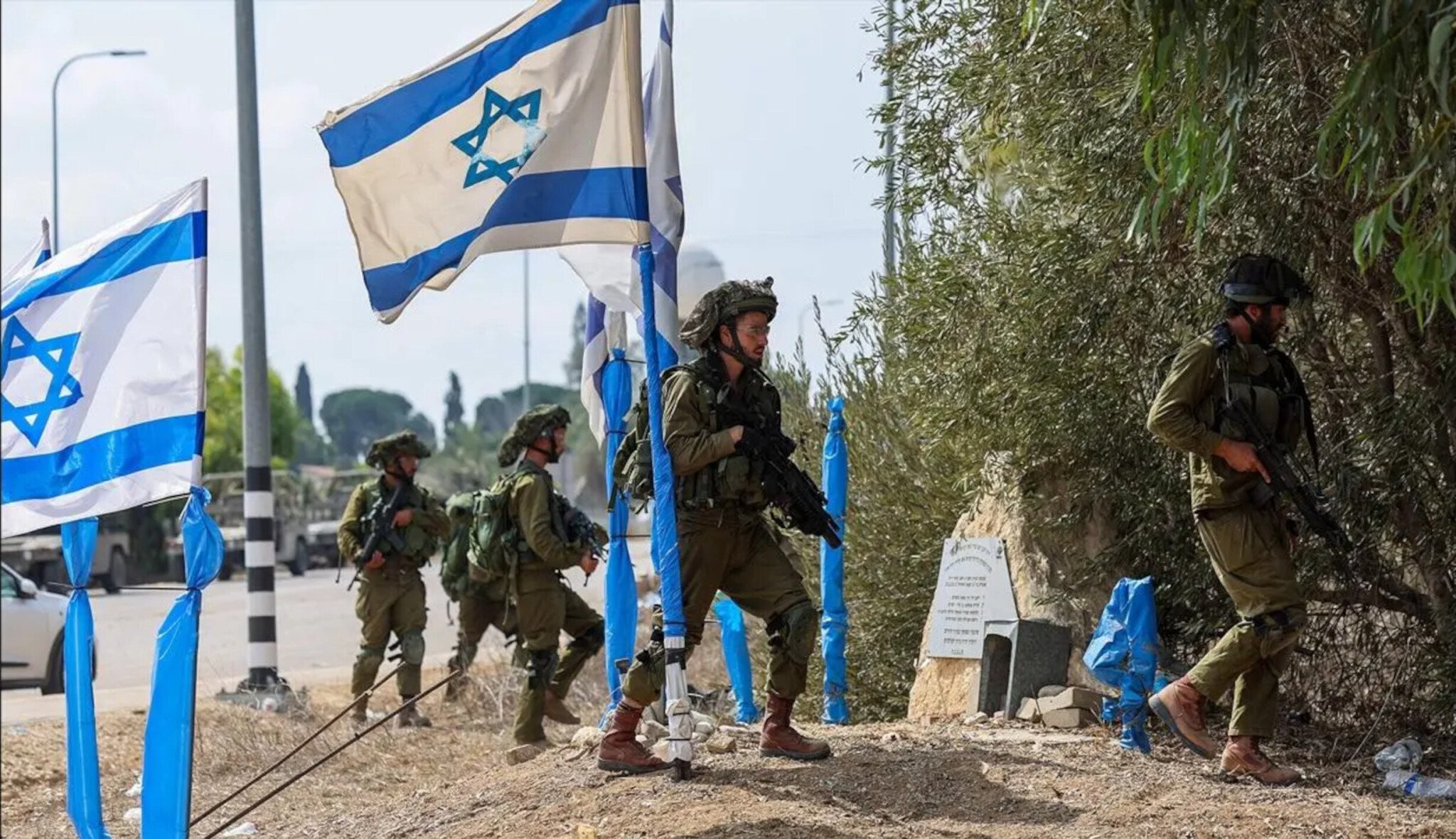 Konflikt v Izraeli: Útok na konvoj OSN a další zásah nákladní lodi