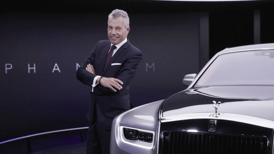 Muž, který proměnil Rolls-Royce. Co radí končící šéf luxusní automobilky?