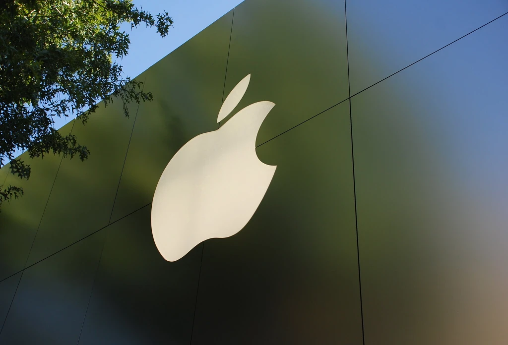 Apple hasí antimonopolní obvinění. Umožní využívat i&nbsp;jiné platební služby