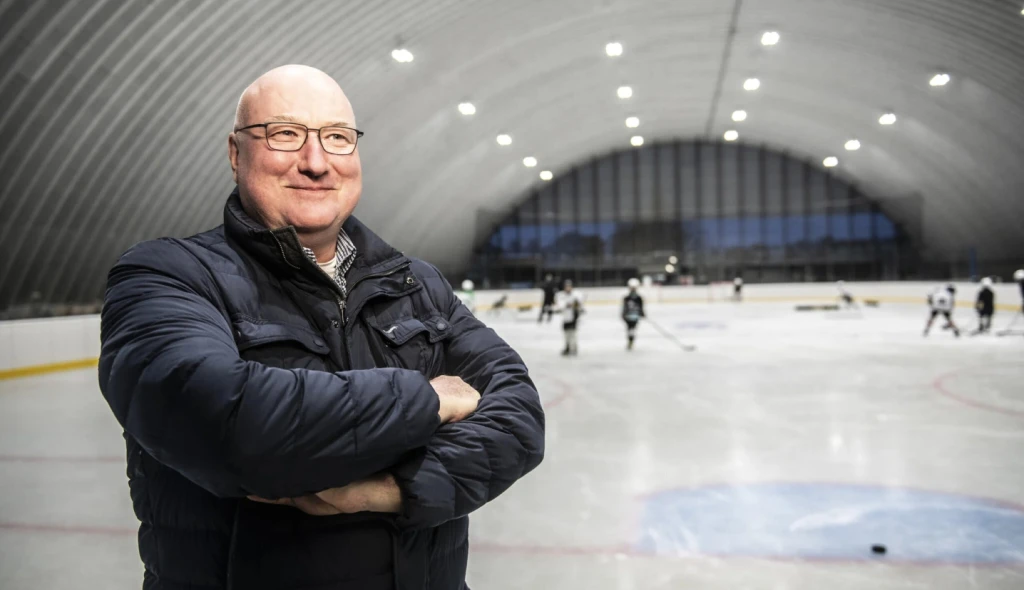 Miliardář Pavlíček podpořil juniorský hokej. V Praze postavil novou halu