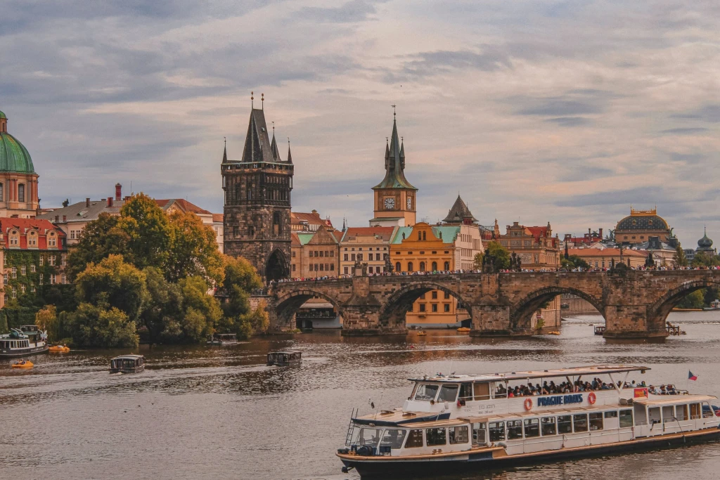 Turistická sezona lepší než před covidem. Do Česka letos přijelo 7,9 milionu lidí