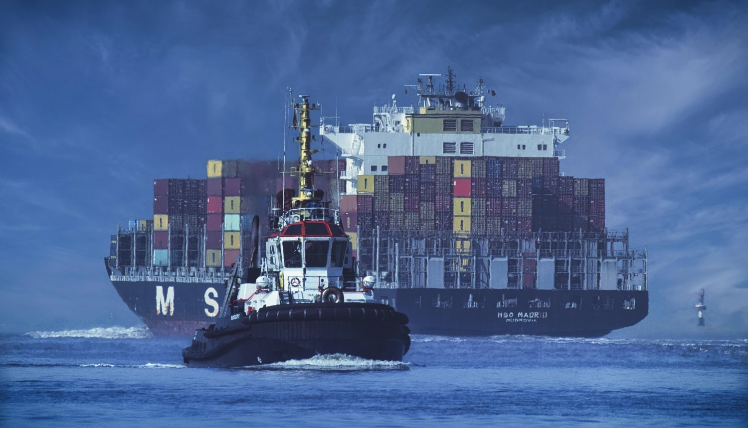 Útoky Húsíů dále komplikují námořní obchod. Náklady na dopravu rapidně rostou