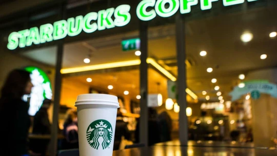 Rekordní příjmy Starbucks. Díky otevření nových provozoven a&nbsp;zvýšené efektivitě