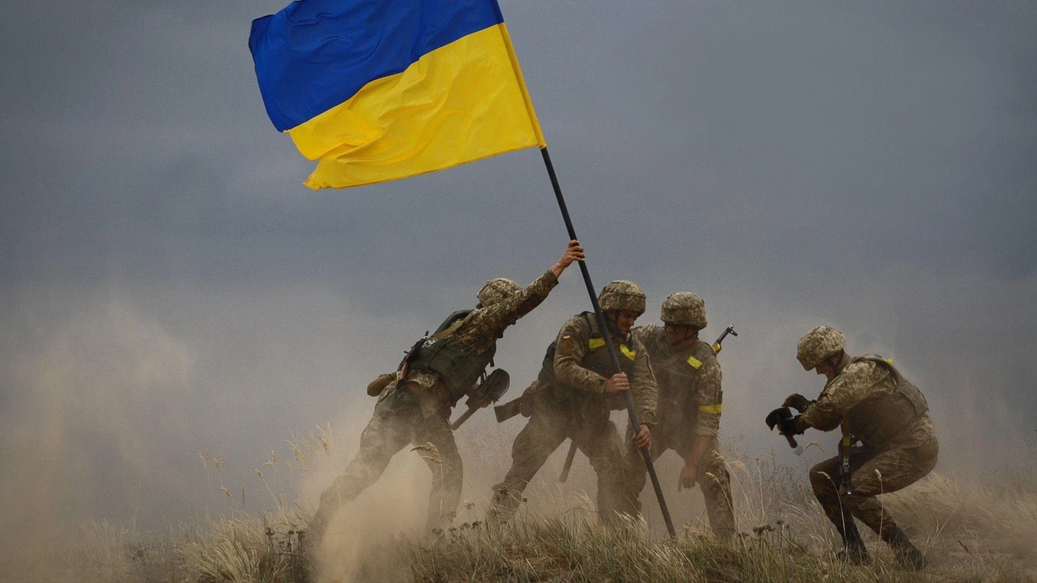 Týden na Ukrajině: ostřelování Charkova i dosud největší balík pomoci od Britů