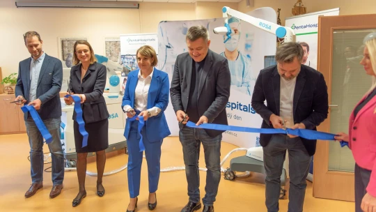 Nenahradí lékaře, ale dá jim jistotu. Penta Hospitals koupila robota za 25 milionů