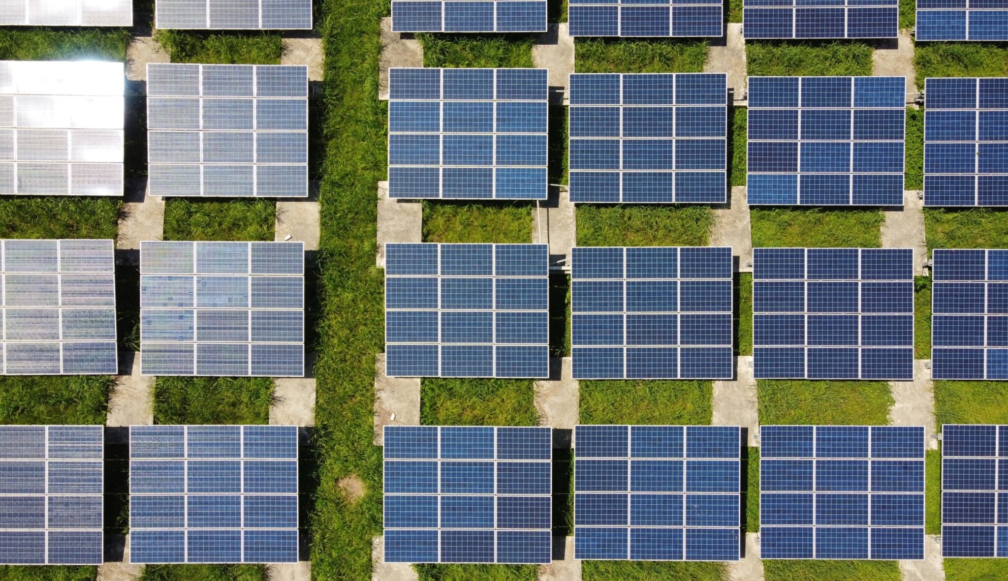 Dvanáctá v řadě. Photon Energy spouští další fotovoltaickou elektrárnu v Rumunsku