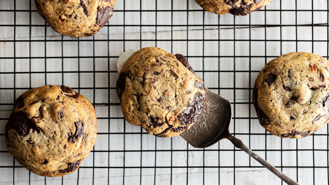 Dokonalé americké cookies. Zvenčí jsou křupavé a uvnitř krásně měkké