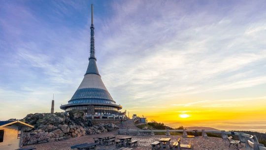 Ranní výběr: TikTok v&nbsp;čele, bitcoin na vrcholu a&nbsp;Liberec s&nbsp;Brnem ve výběru