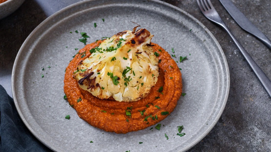 Veganuary po španělsku. Mandlová salsa romesco & pečený květák