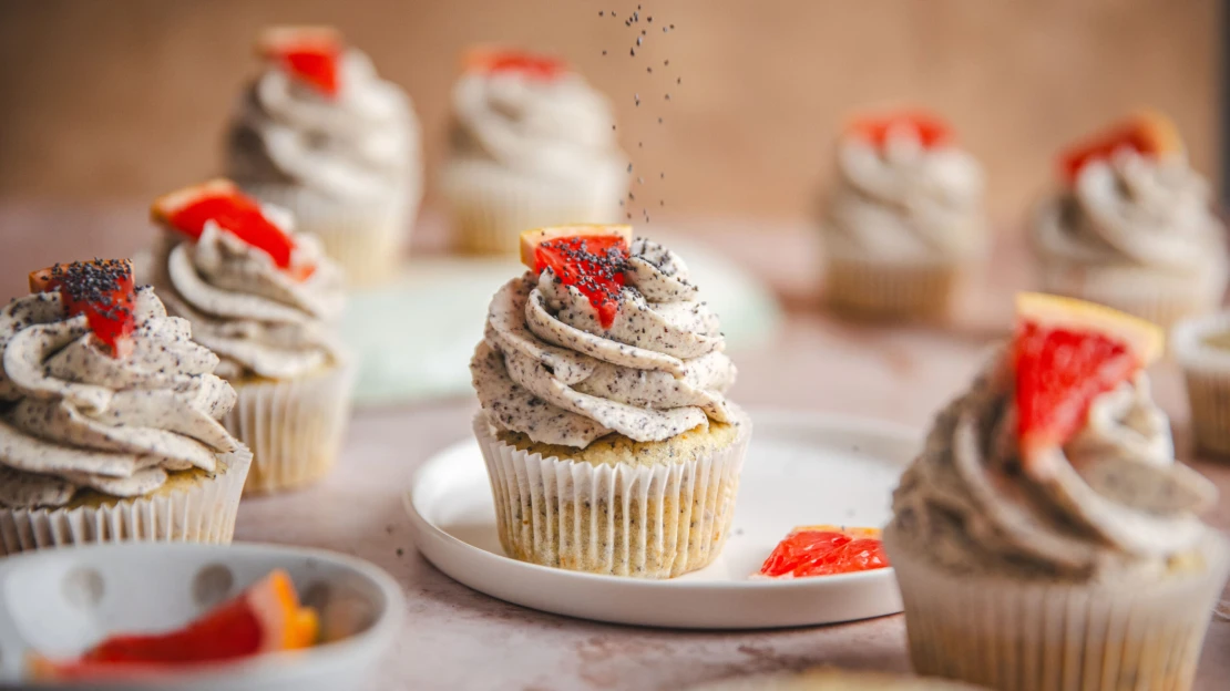 Dokonalá zmenšenina dortu. Cupcakes s mákem & svěžím grepem