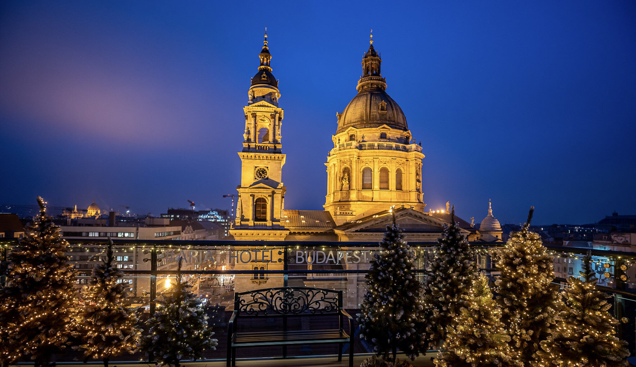 Zimní tóny. Hudební hotel Aria v Budapešti láká na výhodný balíček, luxusní spa i výhled ze SkyBaru