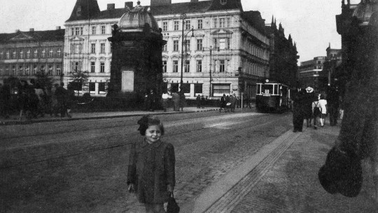 Jako čtyřletá jela v&nbsp;posledním vlaku do Terezína. Mějme naději, říká dnes