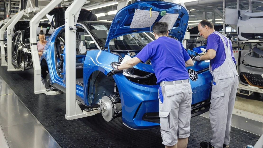 Volkswagen snižuje náklady. V Německu podle odborů zavře nejméně tři továrny