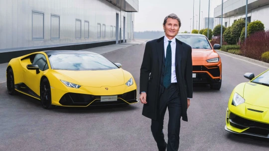 Nemusíme být první, ale nejlepší. Jak šéf Lamborghini řeší elektromobilitu?