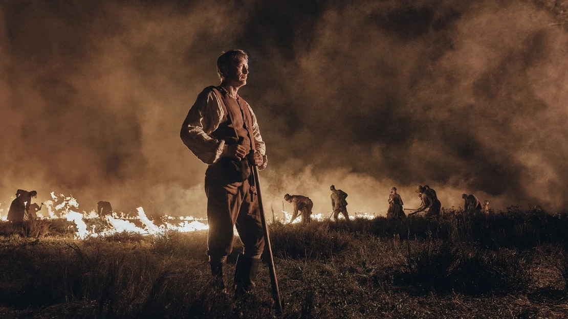 Mads Mikkelsen zúrodňuje vřesoviště. A z pěstování brambor je western