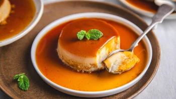 Crème brûlée vzhůru nohama. Ochutnejte jemný crème caramel