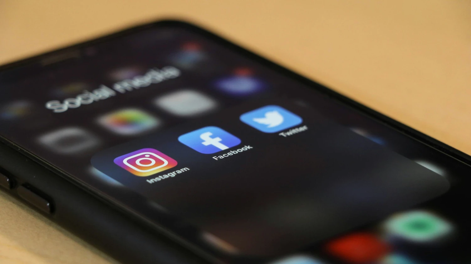 Evropská komise vyšetřuje Facebook a Instagram kvůli dezinformacím