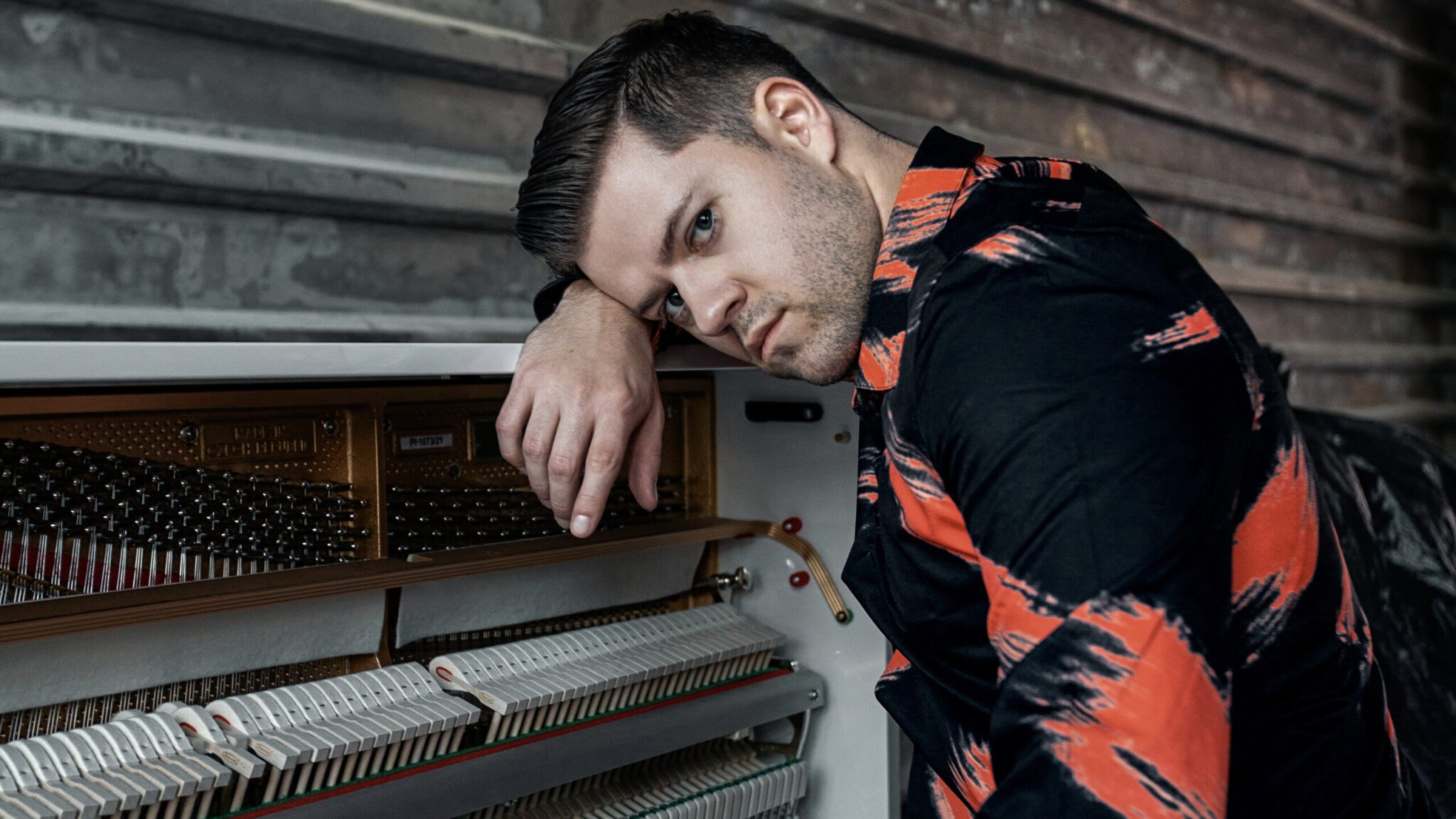 Pianista Jan Vesely. Koncertuje pro luxusní módní značky a teď se chystá dobýt Evropu