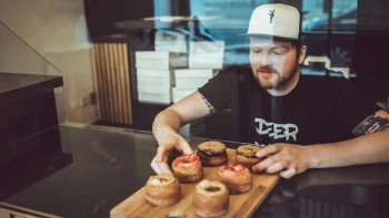 Rukavice jdou dolů. Oh Deer Bakery a&nbsp;její kroblihy se vrací na scénu