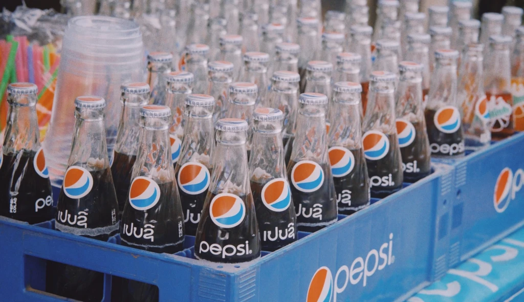 Pepsi zvýšila čtvrtletní zisk. Tržby však kvůli zdražování mírně klesly
