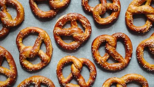 Oktoberfest v&nbsp;únoru. Báječné pivní preclíky potěší i&nbsp;abstinenty