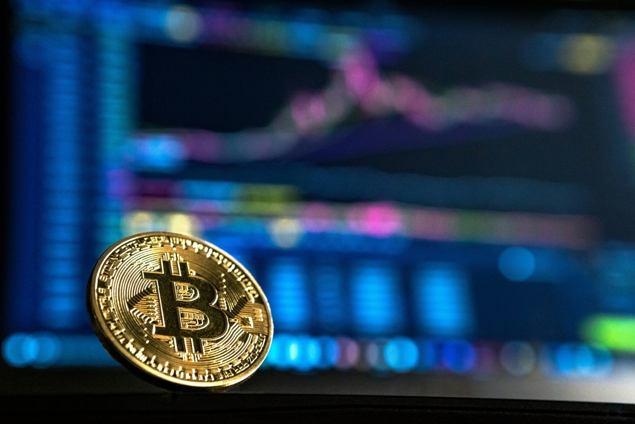 Bitcoin pokračuje v růstu na nová maxima. Překonal hranici 71 tisíc dolarů