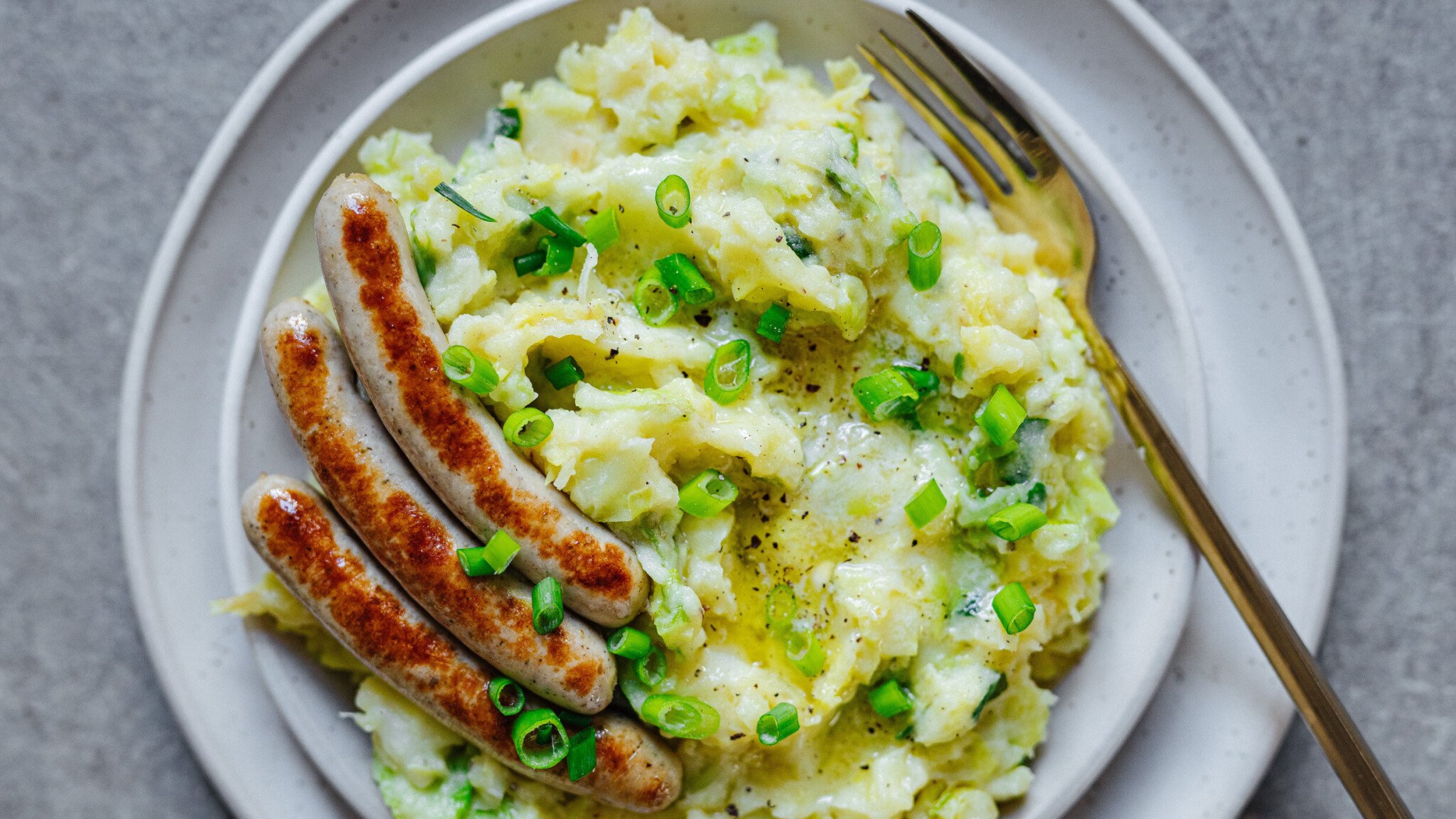 Irský colcannon. Národní jídlo, co oslavuje brambory, máslo a vitaminy nabitou kapustu