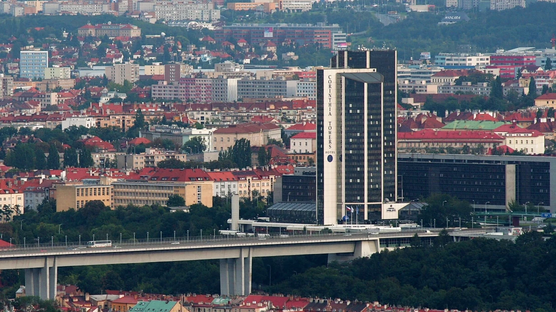 Obchod s pěti hvězdami. Ikonický hotel u Nuselského mostu mění provozovatele