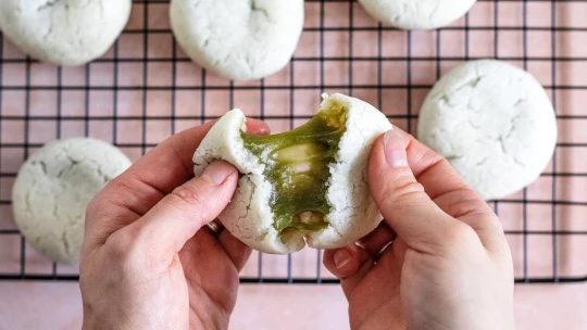 Sušenky, jaké jste nikdy předtím neochutnali. Vyzkoušejte matcha mochi cookies