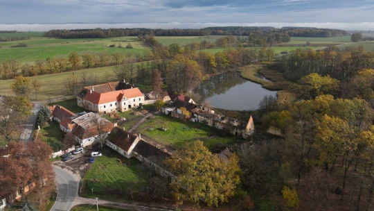 Konec chátrání. Jihočeskému zámku se pomalu navrací jeho ztracená krása