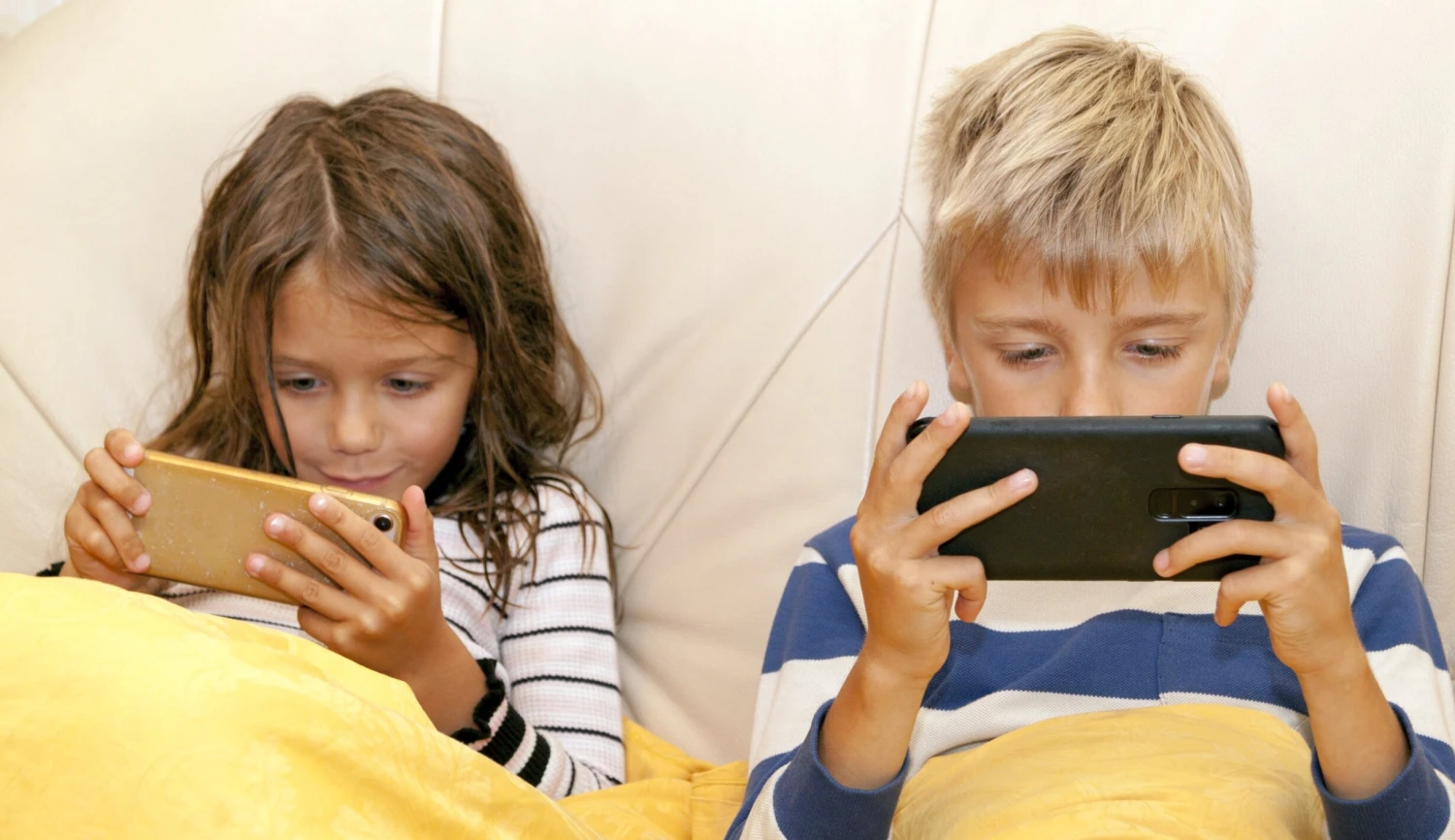 Britové zvažují zákaz smartphonů pro děti do 16 let. Poukazují na možné škodlivé vlivy