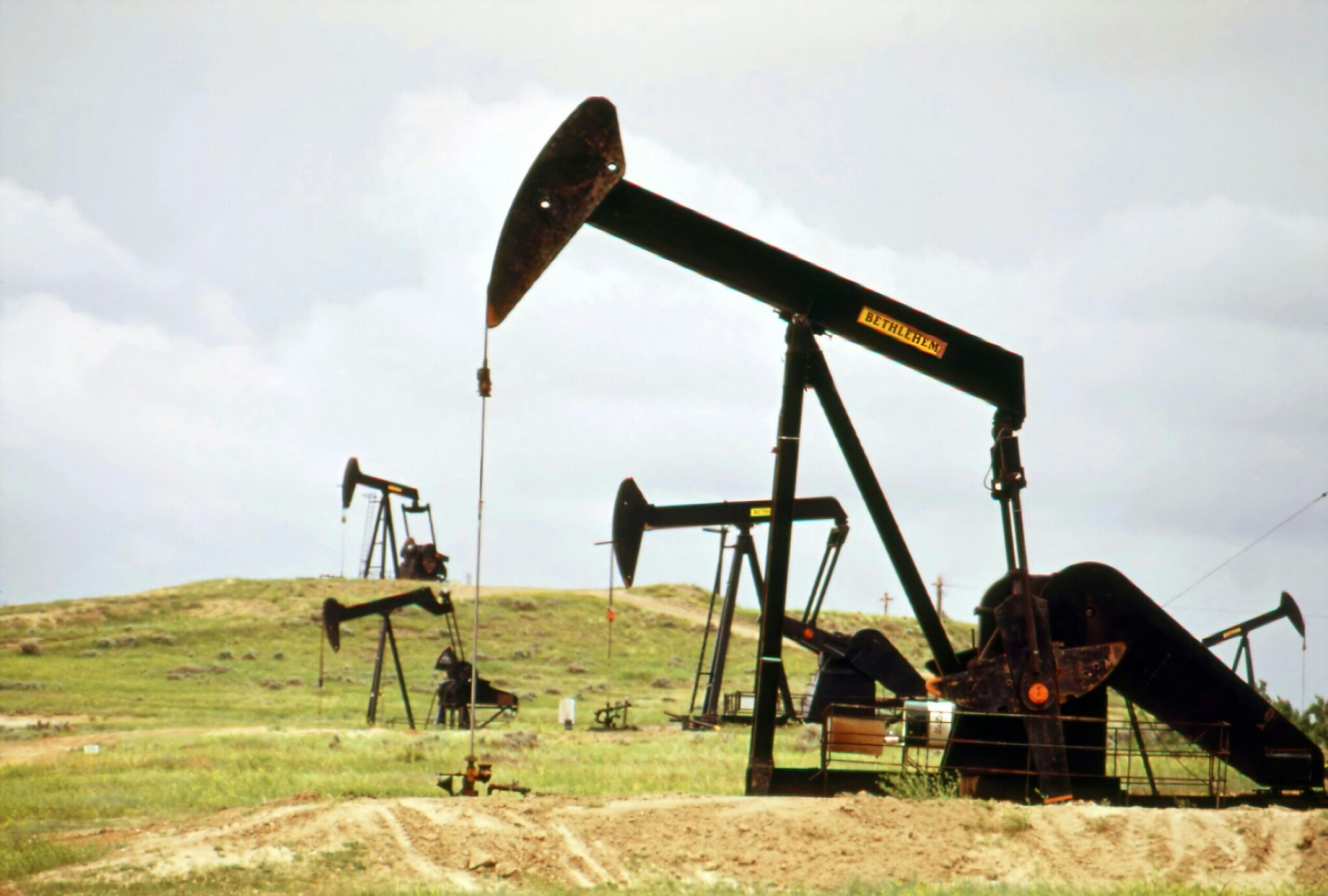 Ceny ropy dál klesají. Severomořský Brent spadl pod 90 dolarů za barel