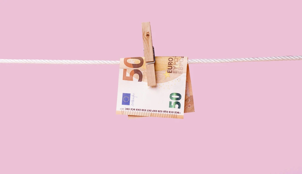 Krypto i fotbal. Na koho dopadne evropský balíček proti praní špinavých peněz?