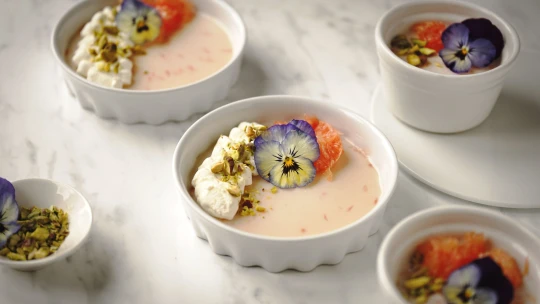 Snadná, svěží &#038; netradiční. Kokosová panna cotta s grepem