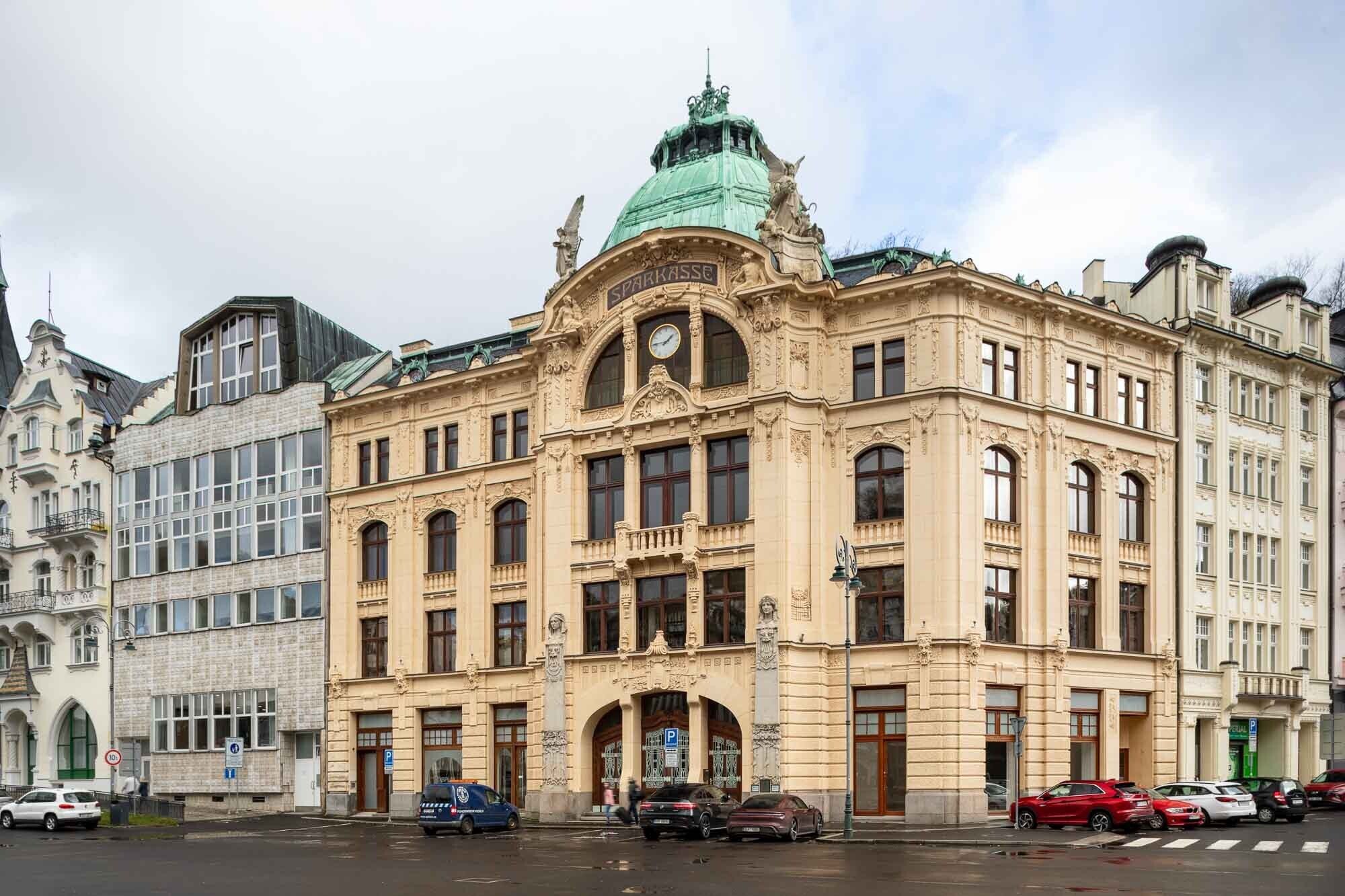 Budova Sparkasse v Karlových Varech