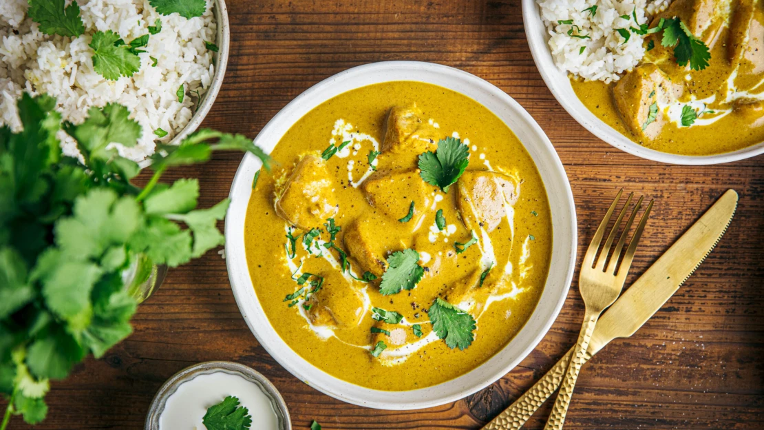 Indický comfort food do 30 minut. Jemná kuřecí korma