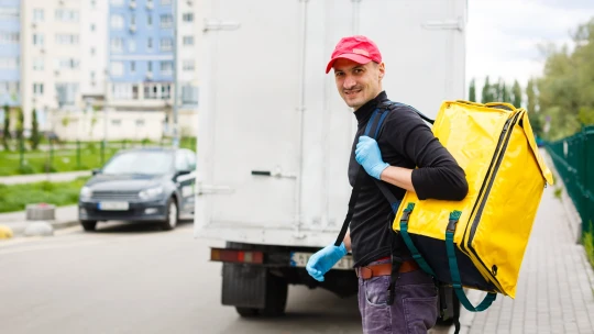 Férovější podmínky? Česko čeká debata o práci kurýrů