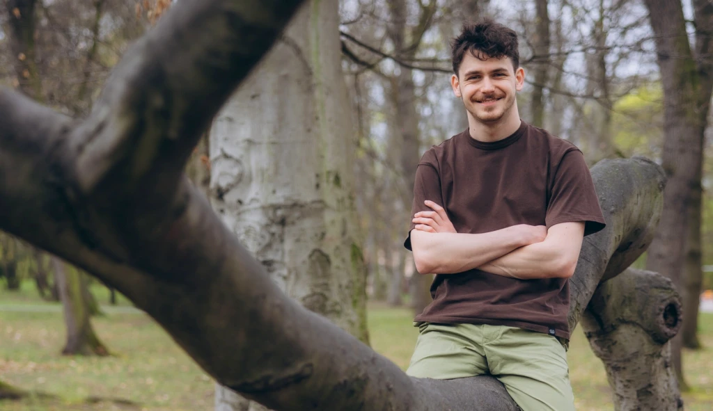 Změnu mají v rukou mladí. Čech pomáhá obnovovat lesy a odolat klimatické úzkosti