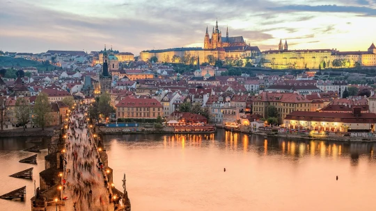 Pravda, nebo účetní chyba? Praha je podle dat bohatší než Berlín či&nbsp;Paříž