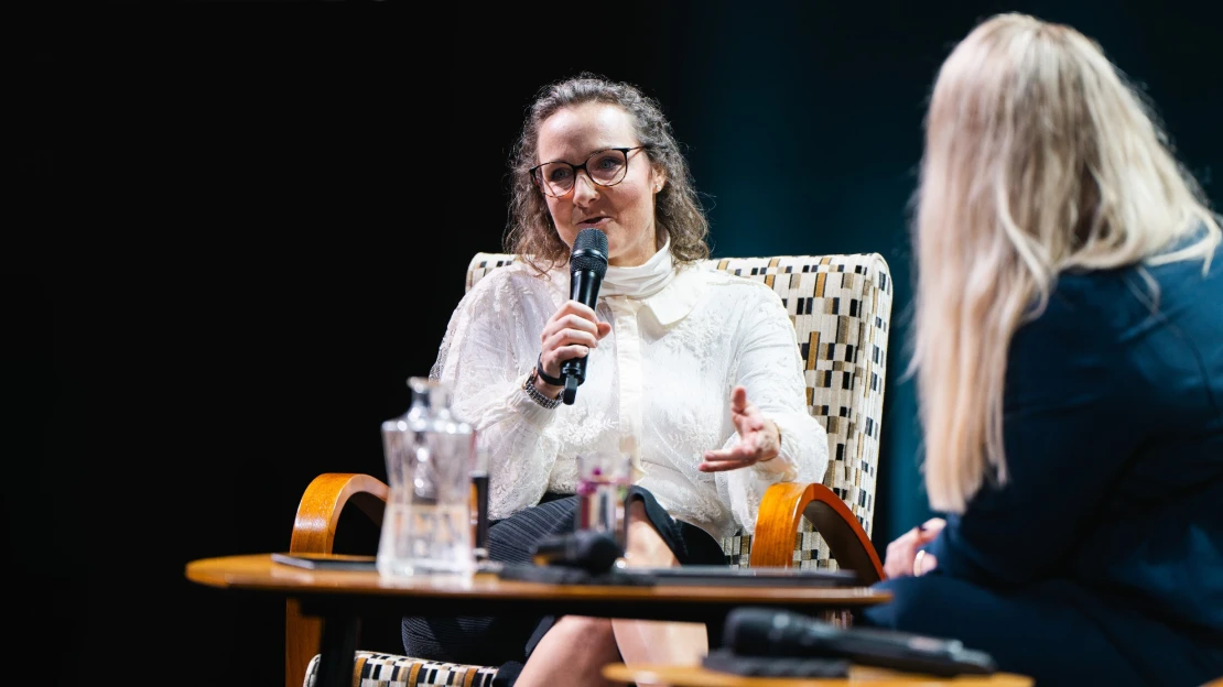 Nosila kafe, dnes šéfuje diplomatům. Lucie Berger si plní sen