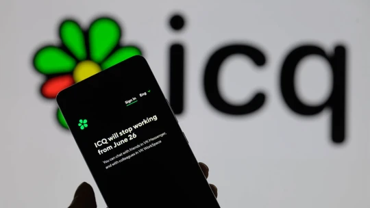 ICQ odkvetlo. Jak vzniklo místo prvních lásek, nevkusných fontů i online inzerce?