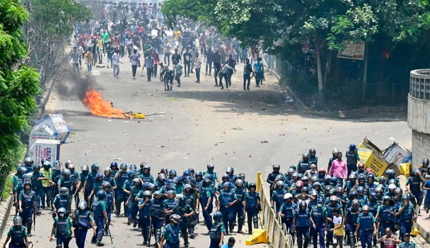 Bangladéšem zmítají protesty. Už týden nemáme žádné zprávy, říká česká firma